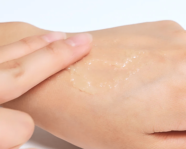 COMMONLABS Commonlabs Rozjaśniające serum przeciwsłoneczne z witaminą C SPF50+ PA++++ - 51 ml