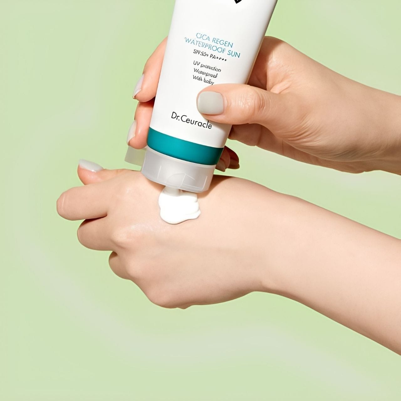Dr. Ceuracle Dr. Ceuracle Cica Regen Waterproof Sun Wodoodporny krem z filtrem SPF50+ - 100 ml