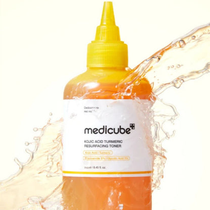 Medicube Medicube Kojic Acid Turmeric Resurfacing Toner Wygładzająco-rozjaśniający tonik do twarzy - 250 ml