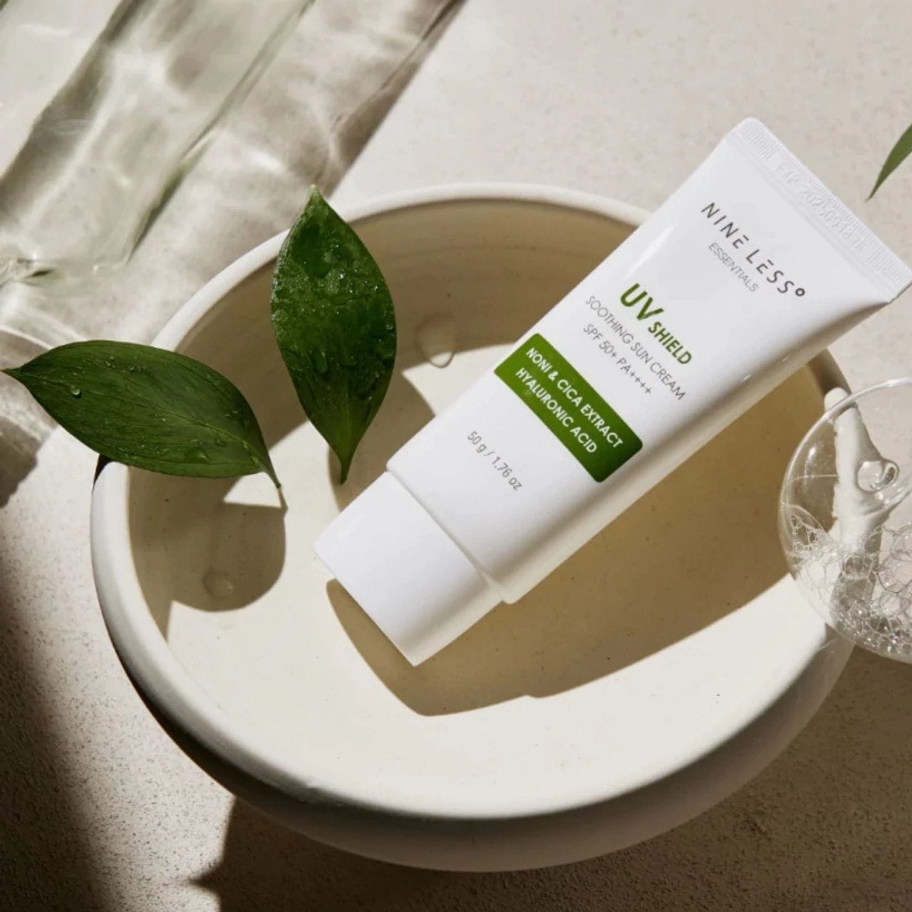 Nine Less Nine Less Essentials UV Shield Soothing Sun Cream Łagodzący krem przeciwsłoneczny SPF 50+ - 50 g