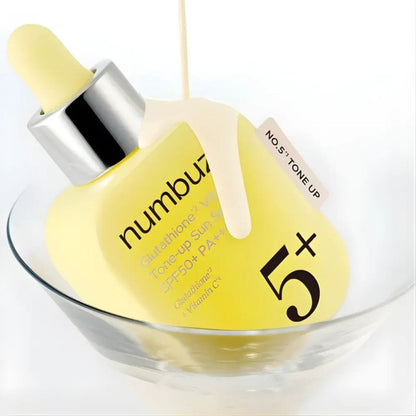 Numbuzin Numbuzin No.5 Glutathione Vitamin Tone-up Sun Serum Rozświetlające serum przeciwsłoneczne SPF 50+ - 30 ml